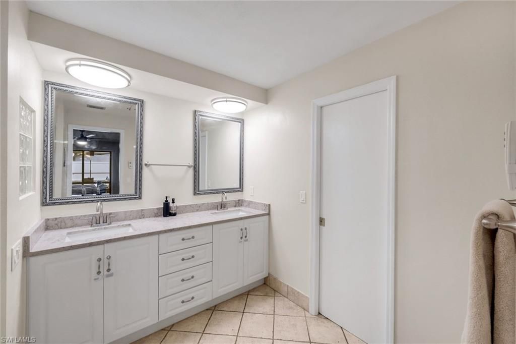 Image 19 of property listing at 4548 SE 11th PL, Cape Coral, FL 33904