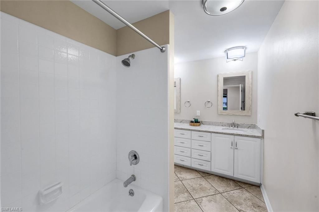 Image 24 of property listing at 4548 SE 11th PL, Cape Coral, FL 33904