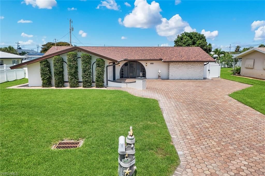 Image 31 of property listing at 4548 SE 11th PL, Cape Coral, FL 33904