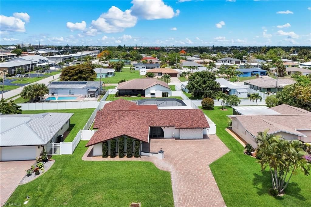 Image 33 of property listing at 4548 SE 11th PL, Cape Coral, FL 33904