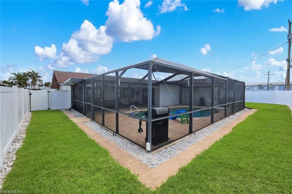 Image 36 of property listing at 4548 SE 11th PL, Cape Coral, FL 33904