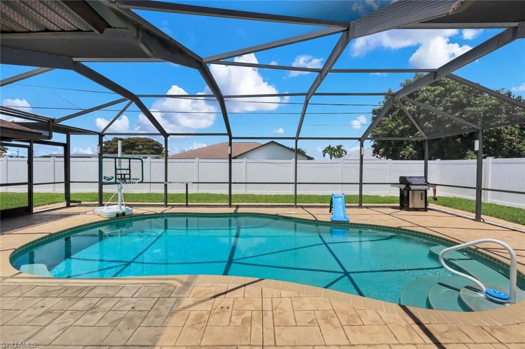 Image 37 of property listing at 4548 SE 11th PL, Cape Coral, FL 33904