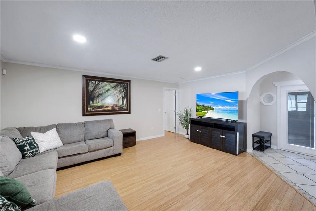 Image 4 of property listing at 4548 SE 11th PL, Cape Coral, FL 33904