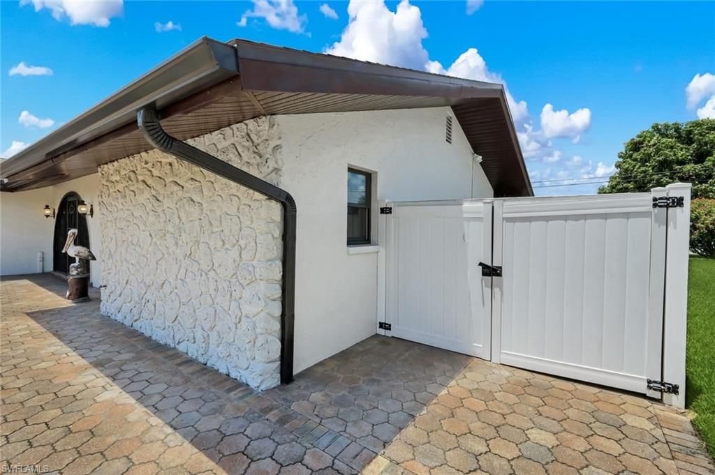 Image 39 of property listing at 4548 SE 11th PL, Cape Coral, FL 33904