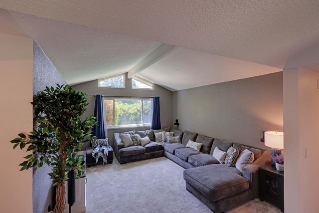 8242 Treecrest Ave, Fair Oaks, CA 95628