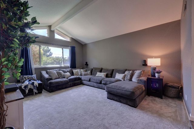 8242 Treecrest Ave, Fair Oaks, CA 95628