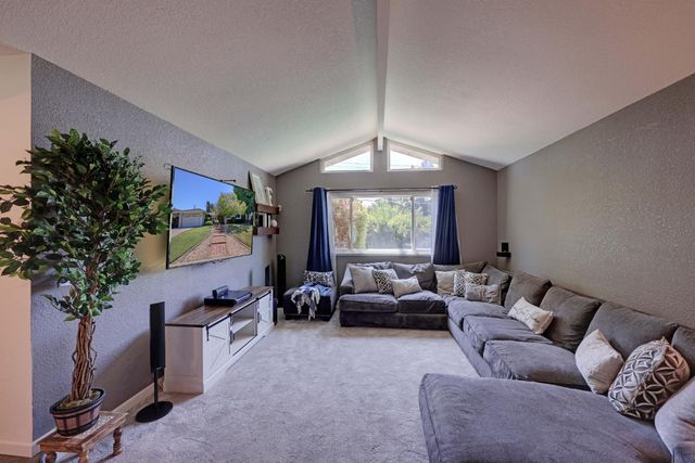 8242 Treecrest Ave, Fair Oaks, CA 95628