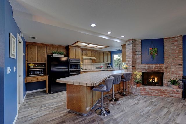 8242 Treecrest Ave, Fair Oaks, CA 95628