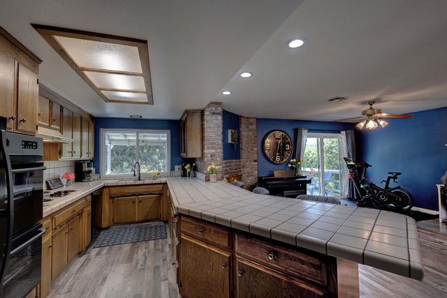 8242 Treecrest Ave, Fair Oaks, CA 95628