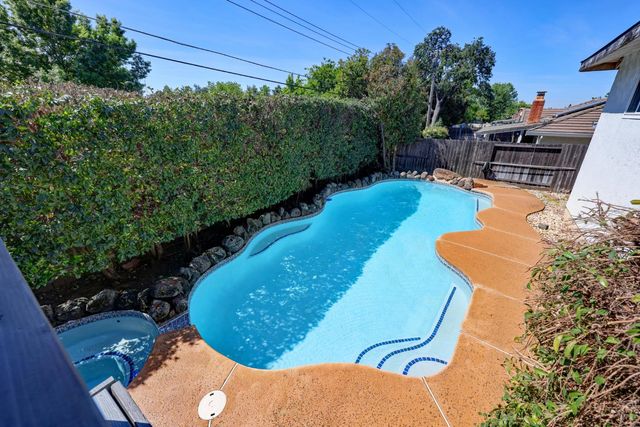 8242 Treecrest Ave, Fair Oaks, CA 95628