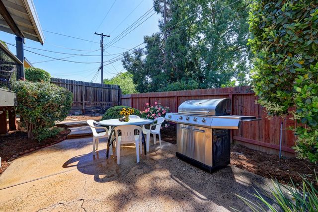 8242 Treecrest Ave, Fair Oaks, CA 95628