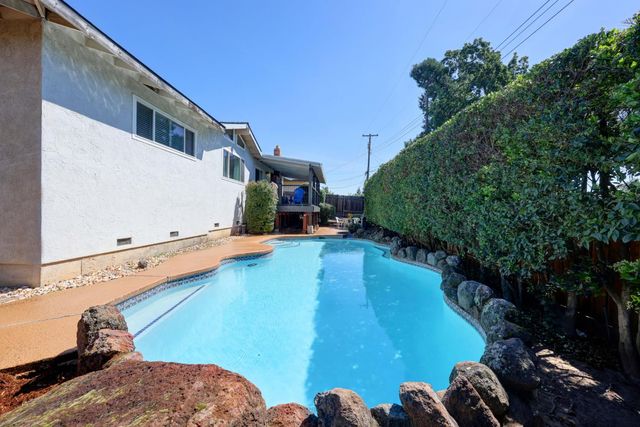 8242 Treecrest Ave, Fair Oaks, CA 95628