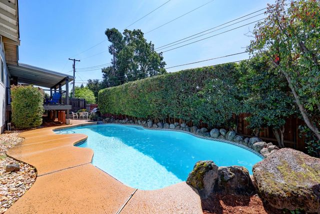 8242 Treecrest Ave, Fair Oaks, CA 95628