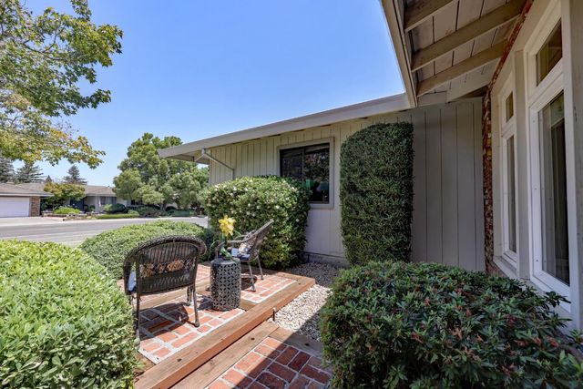 8242 Treecrest Ave, Fair Oaks, CA 95628
