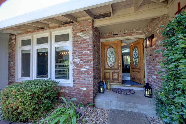 8242 Treecrest Ave, Fair Oaks, CA 95628