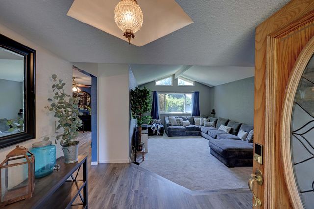 8242 Treecrest Ave, Fair Oaks, CA 95628