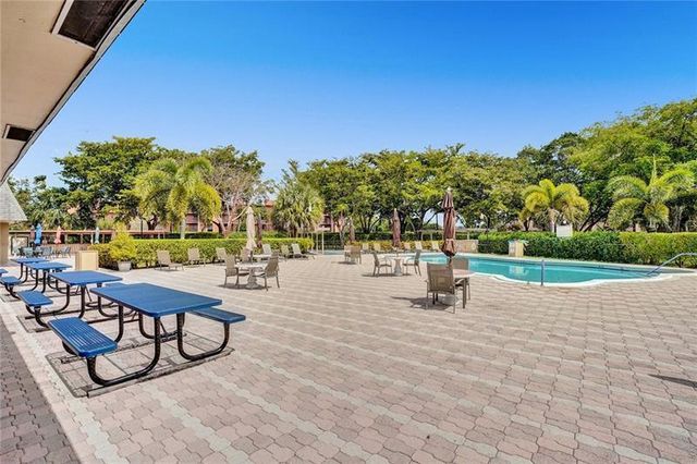 7680 NW 1st Street 201, Margate, FL 33063