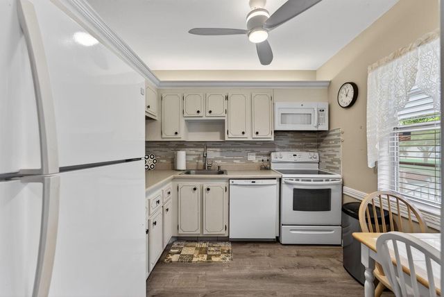 7680 NW 1st Street 201, Margate, FL 33063