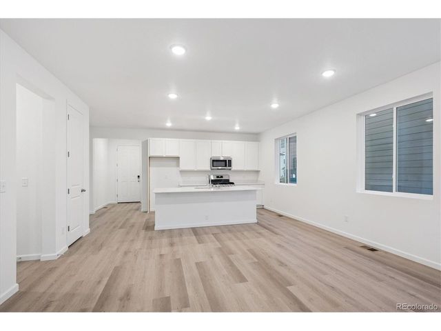 916 Steppe Ln, Windsor, CO 80550