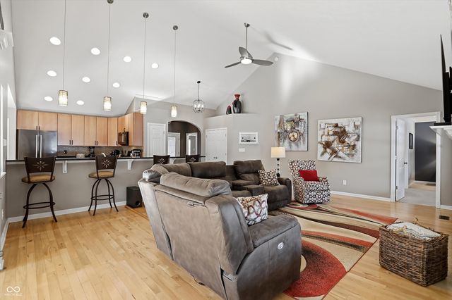 2867 Bloomsbury S, Greenwood, IN 46143