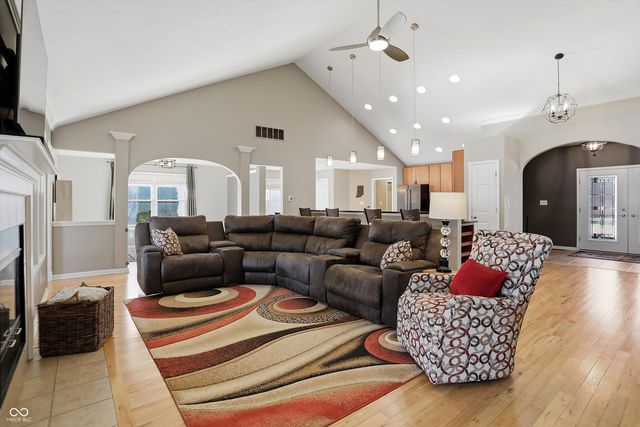 2867 Bloomsbury S, Greenwood, IN 46143