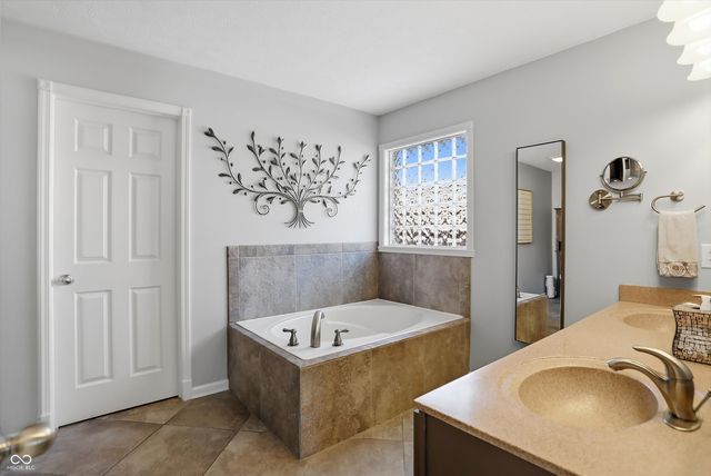 2867 Bloomsbury S, Greenwood, IN 46143