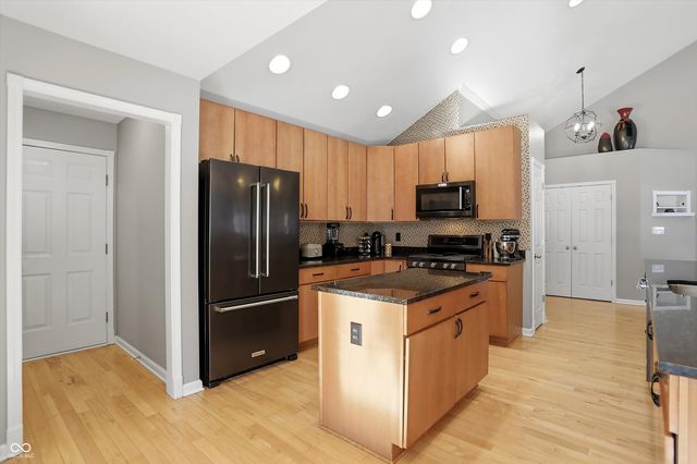 2867 Bloomsbury S, Greenwood, IN 46143