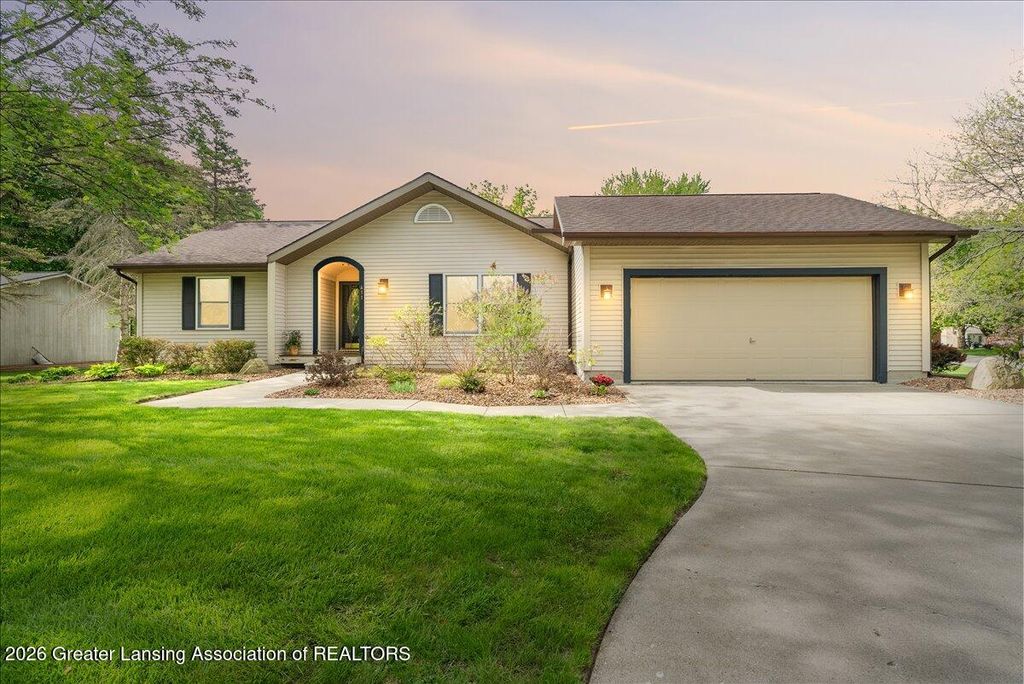 611 Dartmouth Drive, Dewitt, MI 48820