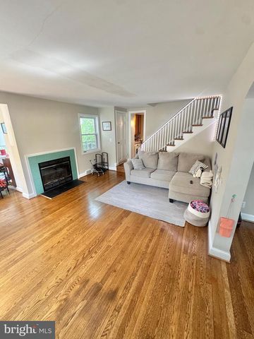 42 S PARK DR, Arlington, VA 22204