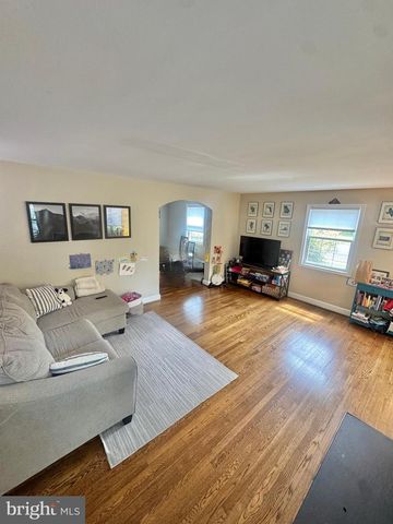 42 S PARK DR, Arlington, VA 22204