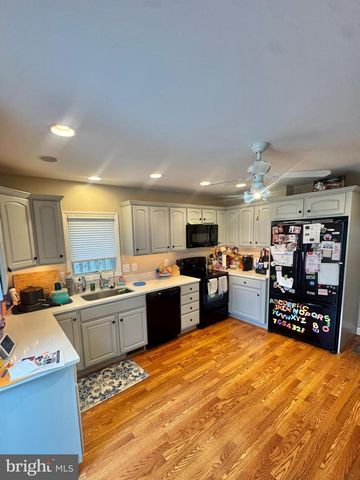 42 S PARK DR, Arlington, VA 22204