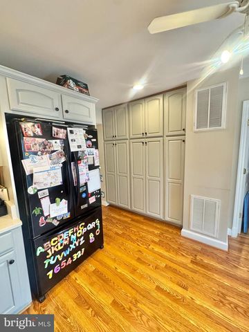 42 S PARK DR, Arlington, VA 22204
