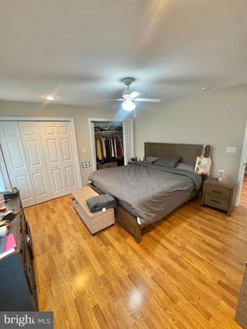 42 S PARK DR, Arlington, VA 22204