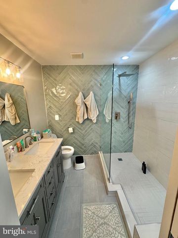 42 S PARK DR, Arlington, VA 22204