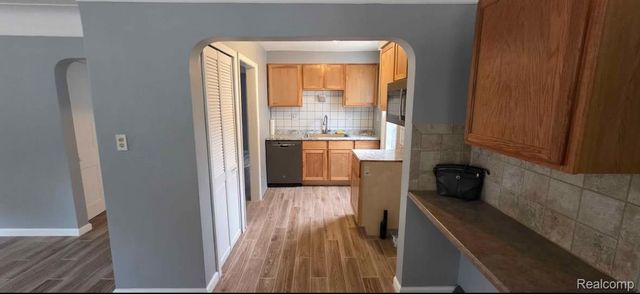 4417 Syracuse Street, Dearborn Heights, MI 48125