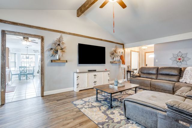 435 SE Gardens Boulevard, Burleson, TX 76028
