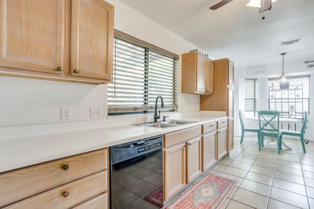 435 SE Gardens Boulevard, Burleson, TX 76028
