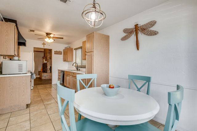 435 SE Gardens Boulevard, Burleson, TX 76028
