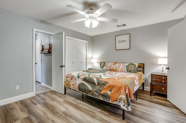 435 SE Gardens Boulevard, Burleson, TX 76028