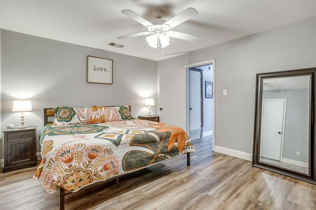 435 SE Gardens Boulevard, Burleson, TX 76028