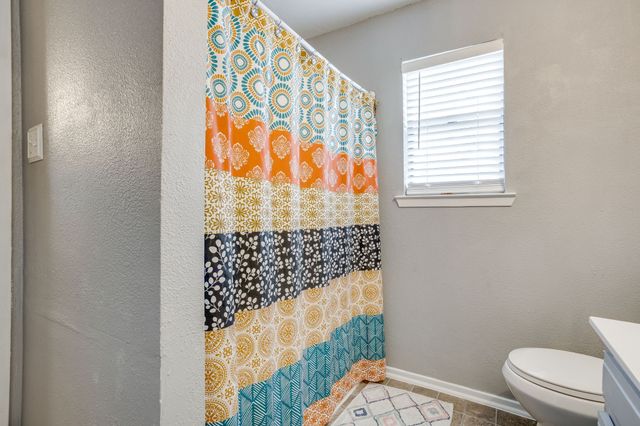 435 SE Gardens Boulevard, Burleson, TX 76028