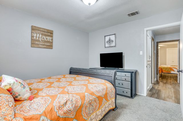 435 SE Gardens Boulevard, Burleson, TX 76028