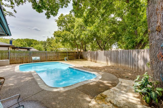 435 SE Gardens Boulevard, Burleson, TX 76028