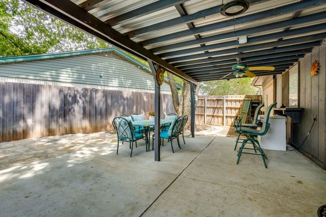 435 SE Gardens Boulevard, Burleson, TX 76028