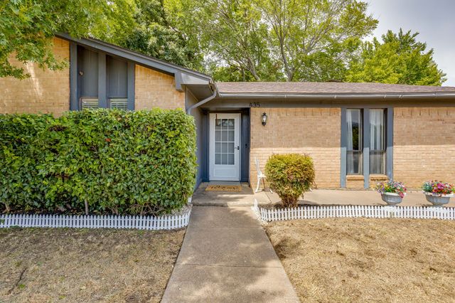 435 SE Gardens Boulevard, Burleson, TX 76028