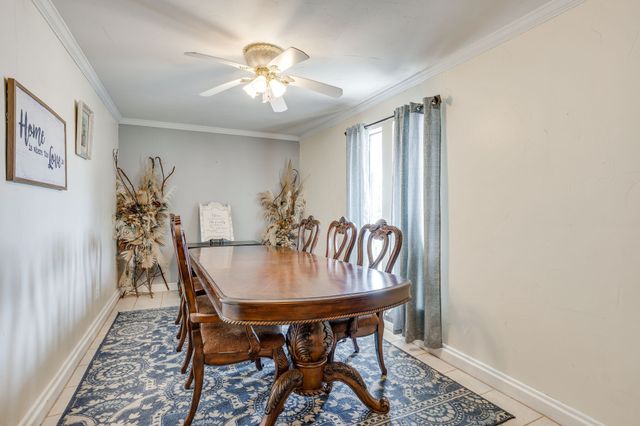 435 SE Gardens Boulevard, Burleson, TX 76028