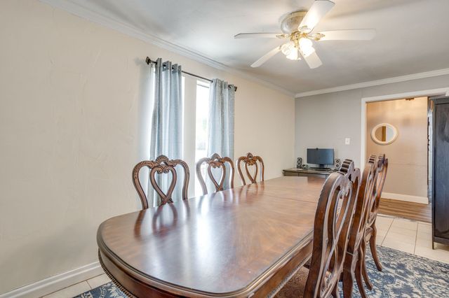 435 SE Gardens Boulevard, Burleson, TX 76028