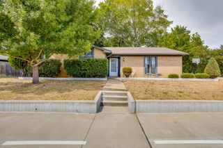 435 SE Gardens Boulevard, Burleson, TX 76028
