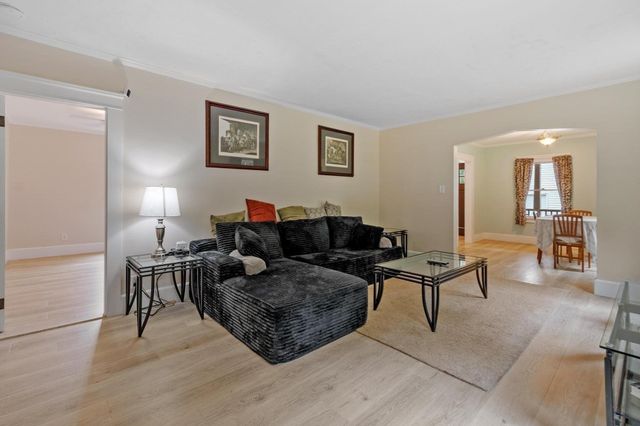 16-18 Curboy Rd, Sturbridge, MA 01566