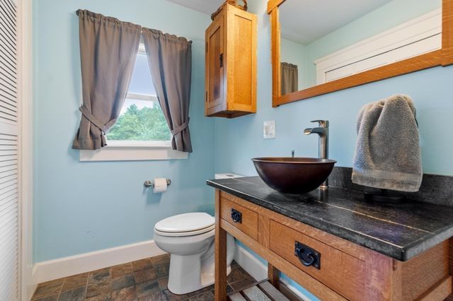 16-18 Curboy Rd, Sturbridge, MA 01566